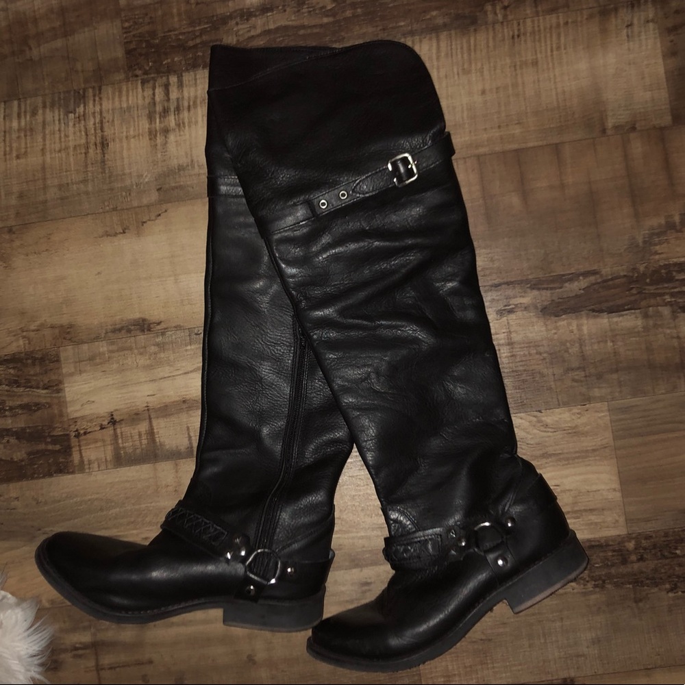 Knee boots